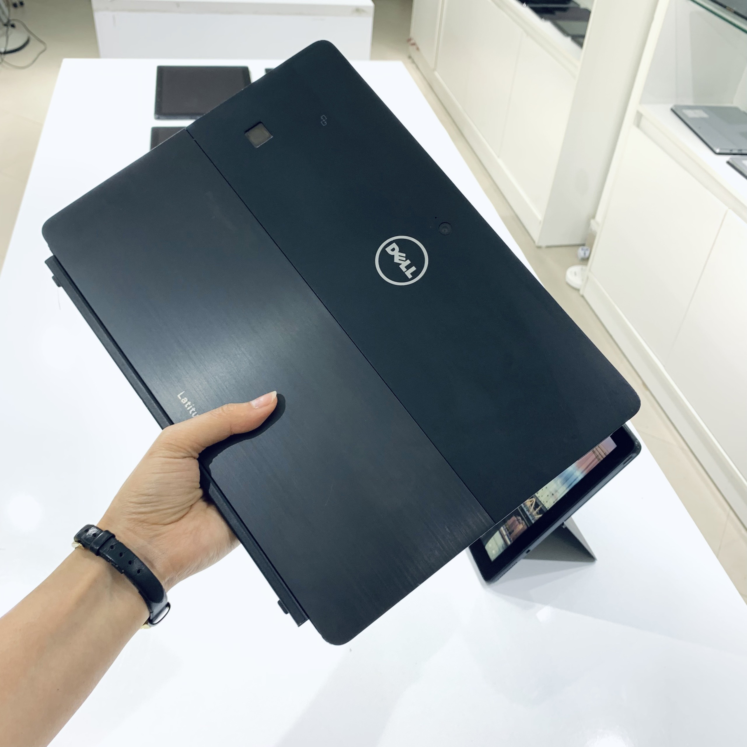 Laptop Dell Latitude 5290 2-in-1 Cảm Ứng Cấu Hình Mạnh Mẽ