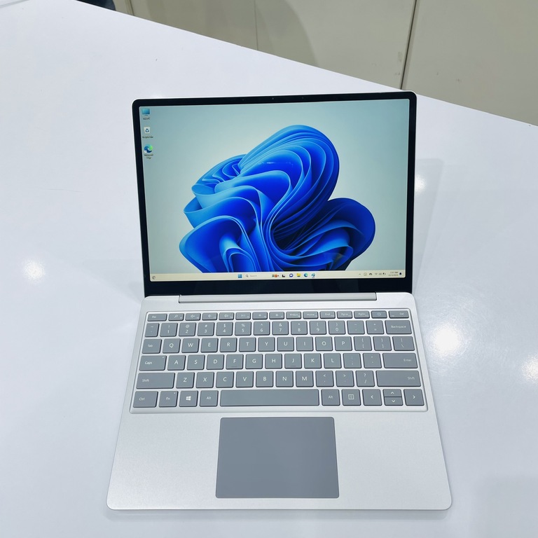 So sánh Surface laptop go 1943 và Google Pixelbook