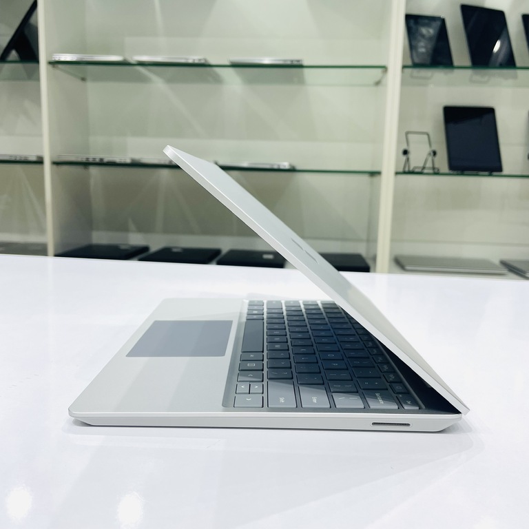 So sánh Surface laptop go 1943 và Google Pixelbook